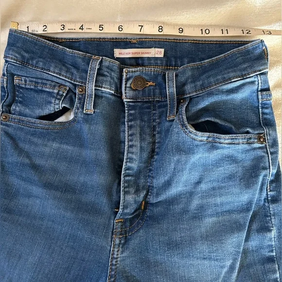 Levi's High Rise Skinny Jeans - Picture 9 of 12
